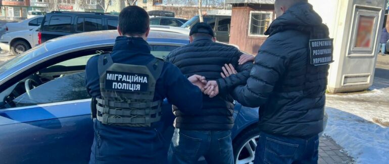 На Закарпатті затримали організатора та групу чоловіків, які незаконно переправляли військовозобов’язаних