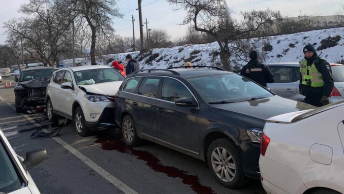 В Ужгороді трапилася ДТП за участю 4 автівок