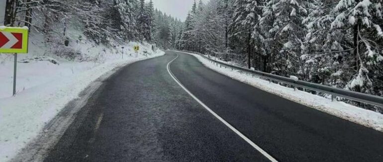 Впродовж ночі 10 одиниць техніки розчищали дороги у гірській частині Закарпаття