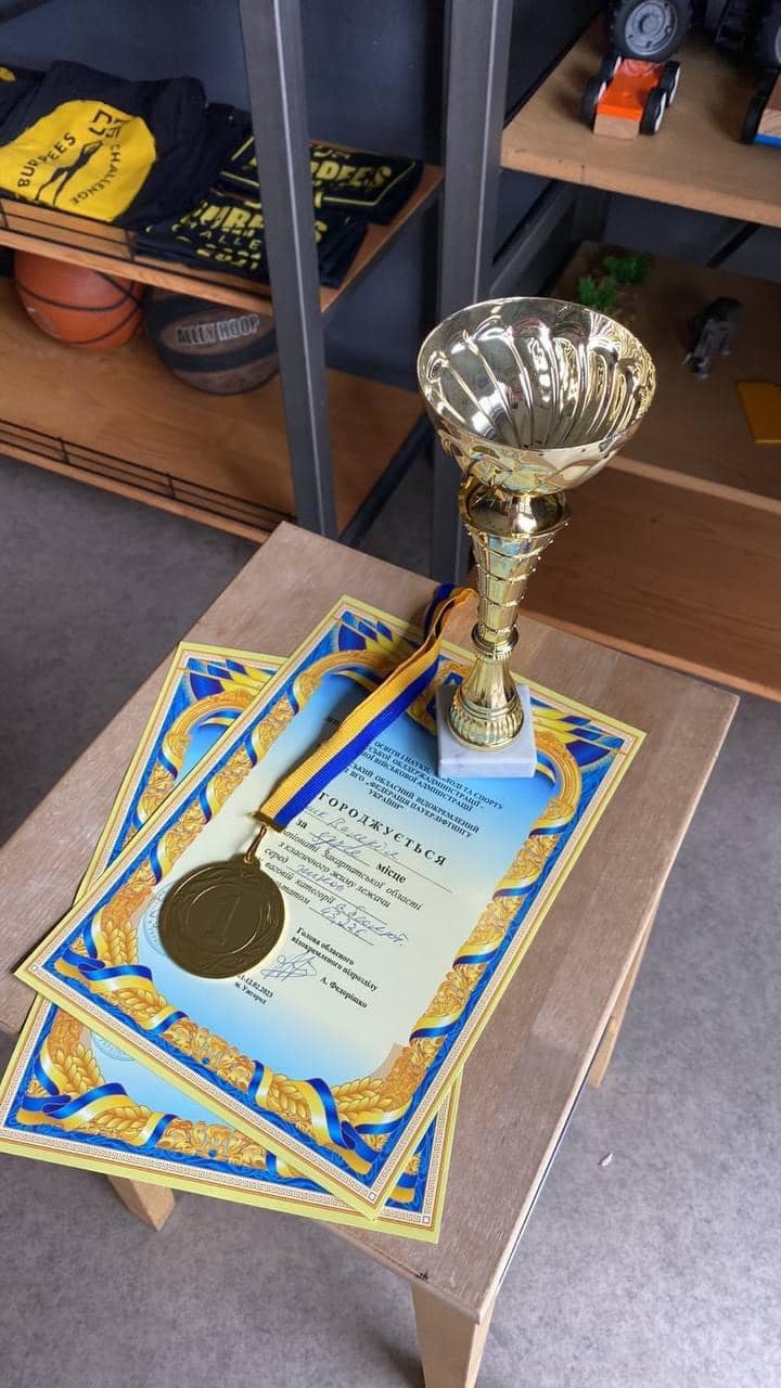Юна спортсменка з Мукачева виборола «золото» на Чемпіонаті області з пауерліфтингу