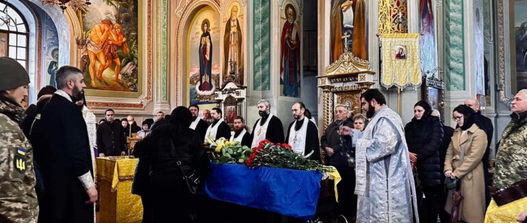 У Мукачеві попрощалися із полеглим на війні Героєм Миколою Гуті