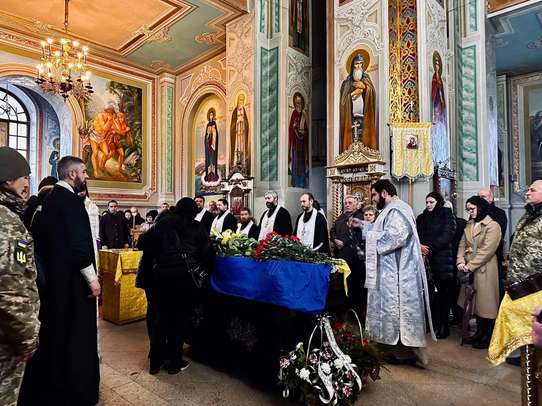 У Мукачеві попрощалися із полеглим на війні Героєм Миколою Гуті