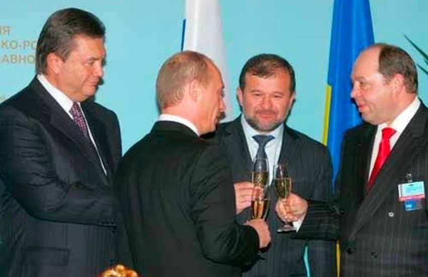 За публічні заклики від`єднати Донбас та домовлятись з Путіним Балогу слід позбавити мандату - експерт
