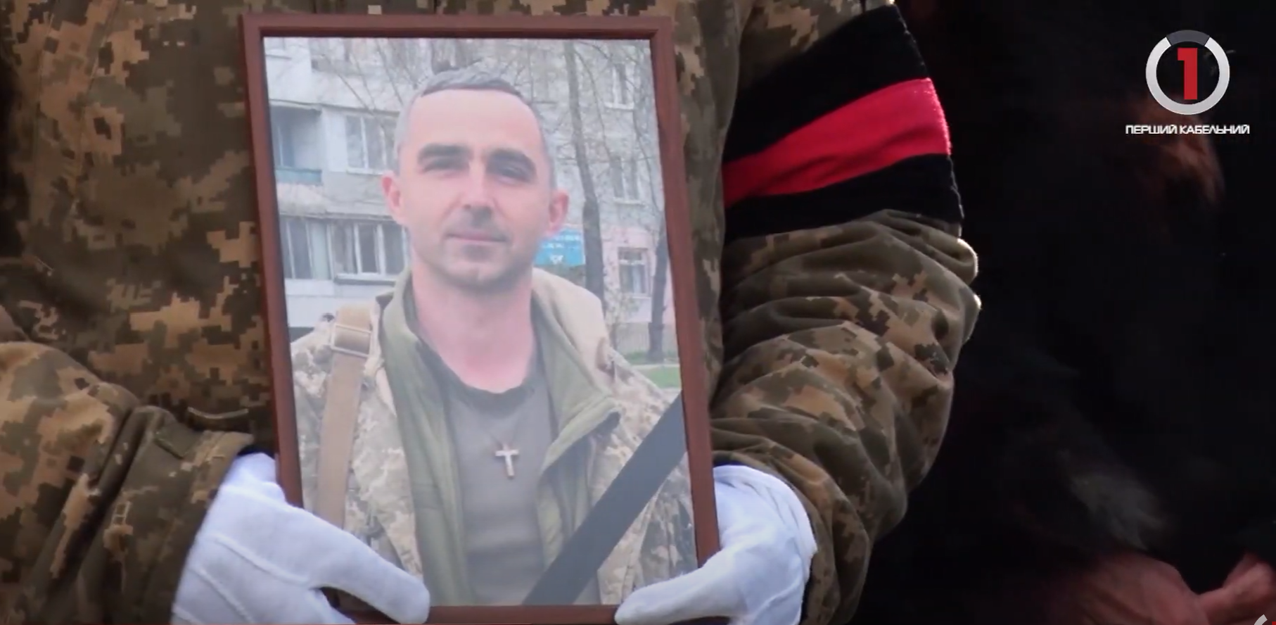 Ужгородці у жалобі: воїна 128-ої бригади Івана Пайду провели в останню путь (ВІДЕО)