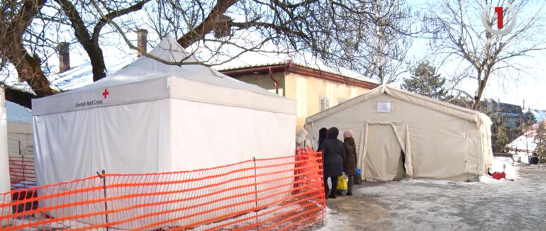 Продовжують видавати гуманітарну допомогу, та не лише ВПО а і місцевим (ВІДЕО)