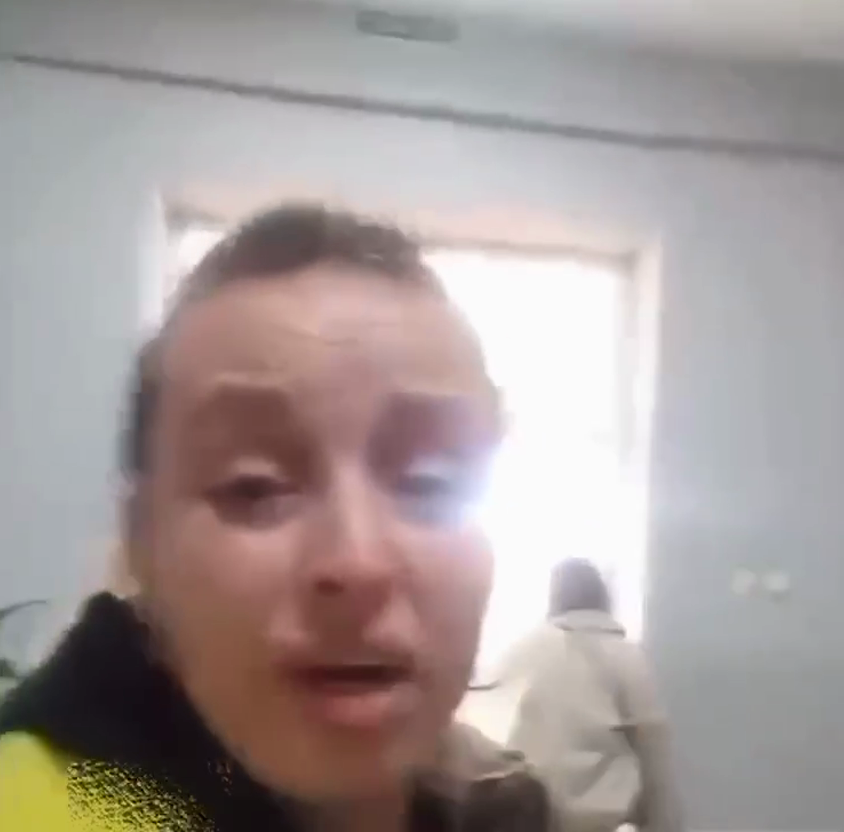Продовження історії з поліцейською блондинкою: дружина водія повідомляє, що поліція чоловіка спеціально утримує