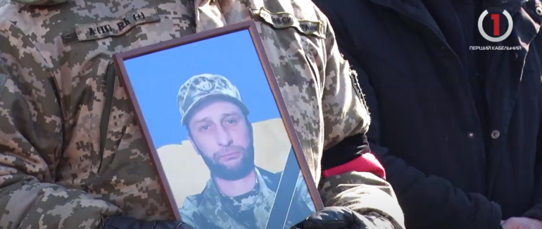 Прощання з молодшим сержантом: в Ужгороді поховали Івана Беркелу (ВІДЕО)