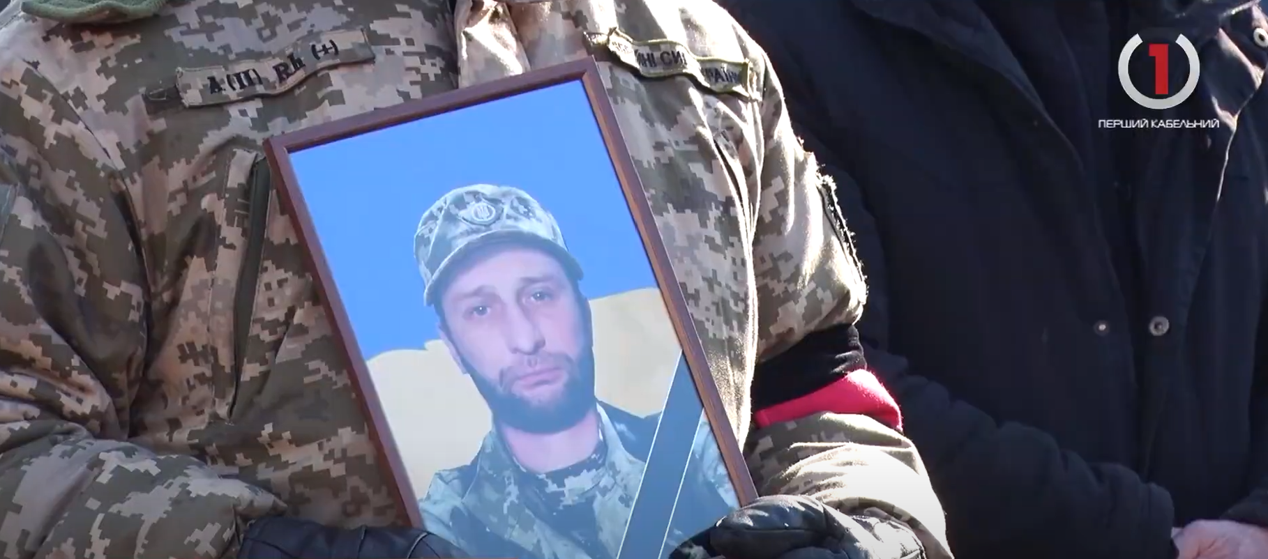 Прощання з молодшим сержантом: в Ужгороді поховали Івана Беркелу (ВІДЕО)