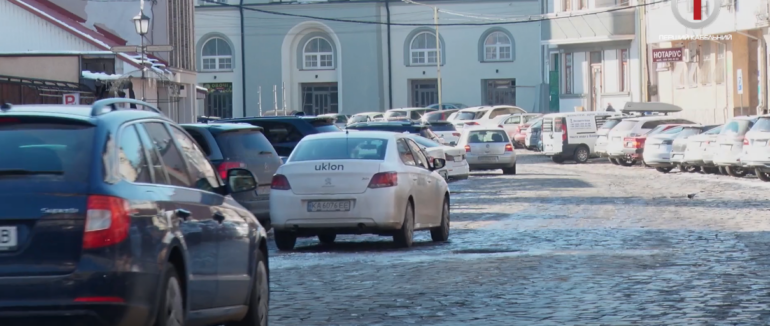 Паркування – за тарифом: ужгородці про платну парковку (ВІДЕО)
