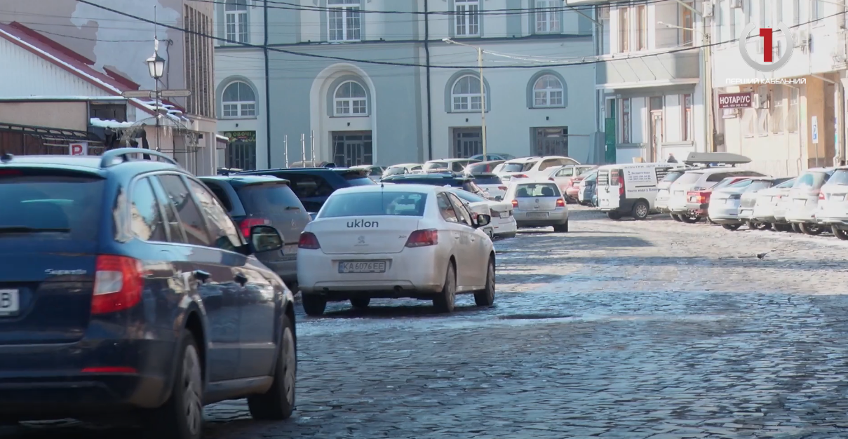 Паркування - за тарифом: ужгородці про платну парковку (ВІДЕО)
