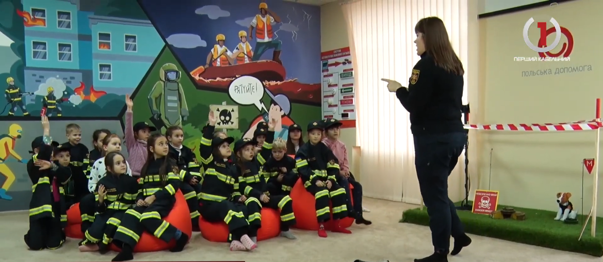 "Маленькі вогники": кімната безпеки в Ужгороді продовжує навчати дітей (ВІДЕО)