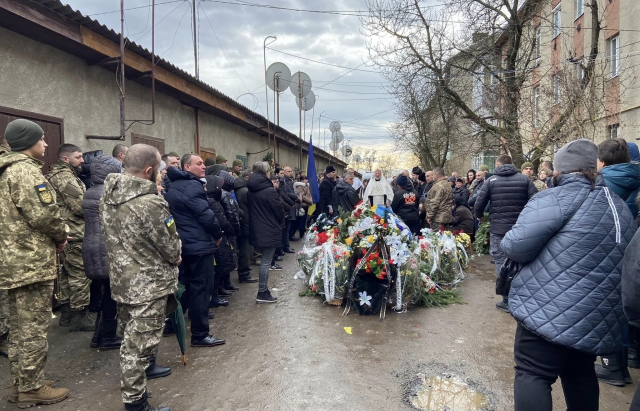 У Берегові провели в останню путь воїном Андрія Кривого