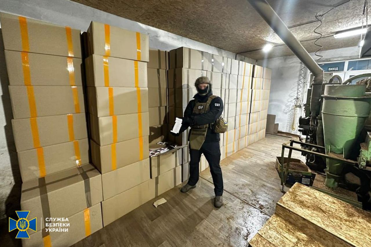 СБУ виявила на Закарпатті підпільні цехи із контрабандними сигаретами на 70 мільйонів гривень
