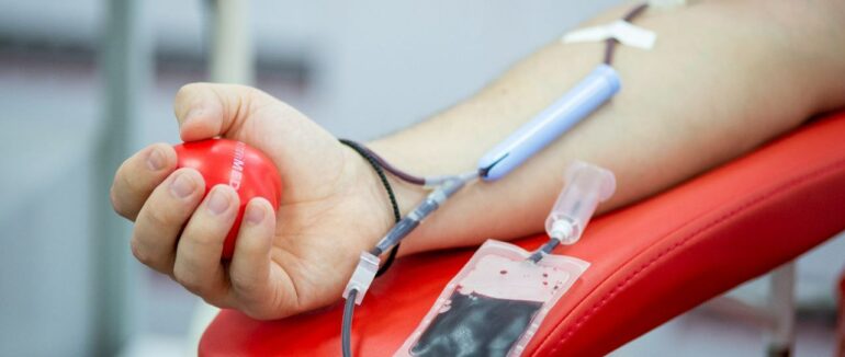 Терміново потрібно донорів в Ужгороді: кров усіх груп резус-мінус