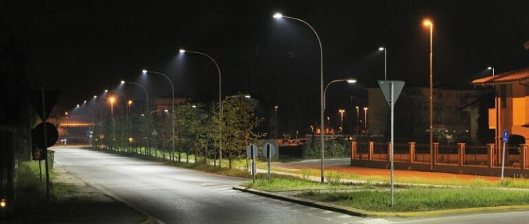 На Закарпатті зняли заборону на використання освітлення зовнішньої реклами, рекламних вивісок і підсвіток