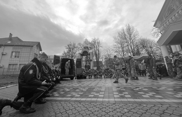 В Мукачеві попрощалися з полеглим Героєм Артемом Шелегедою