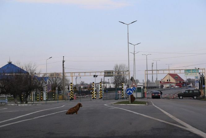 На Закарпатті на кордоні водій мікроавтобуса "здав" пасажира, якого пообіцяв незаконно перевезти