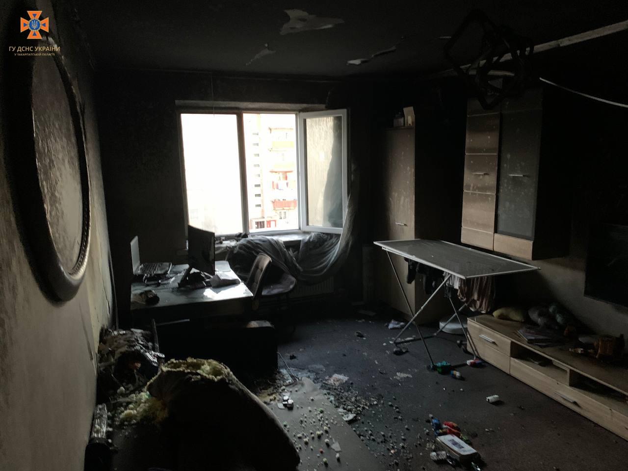 В Ужгороді трапилася пожежа у квартирі, у якій були жителі