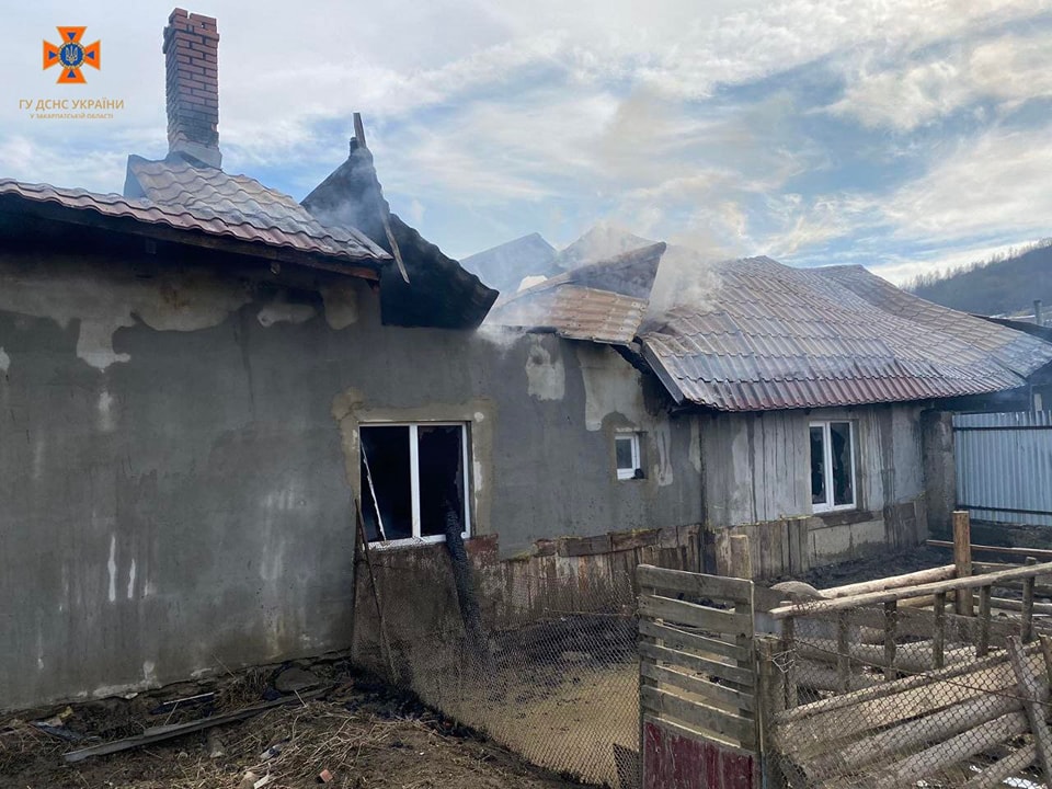 На Ужгородщині трапилася пожежа у будинку де були діти