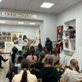 Спогади про тата: у Мукачеві донька народного художника України Золтана Мички зустрілася з юними митцями