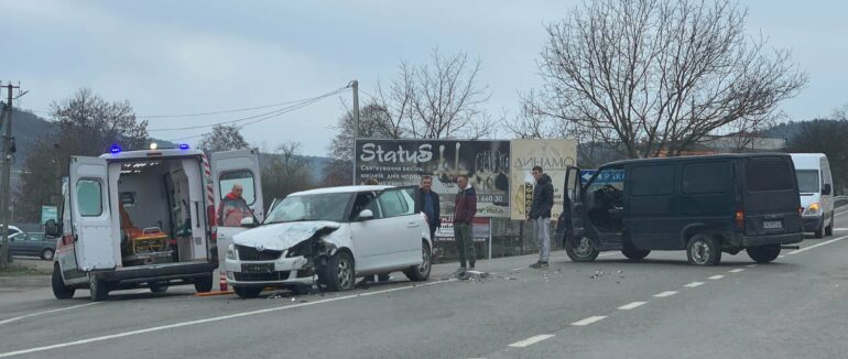 Ранкова ДТП у с. Вільхівка: дорогу не поділили два автомобілі