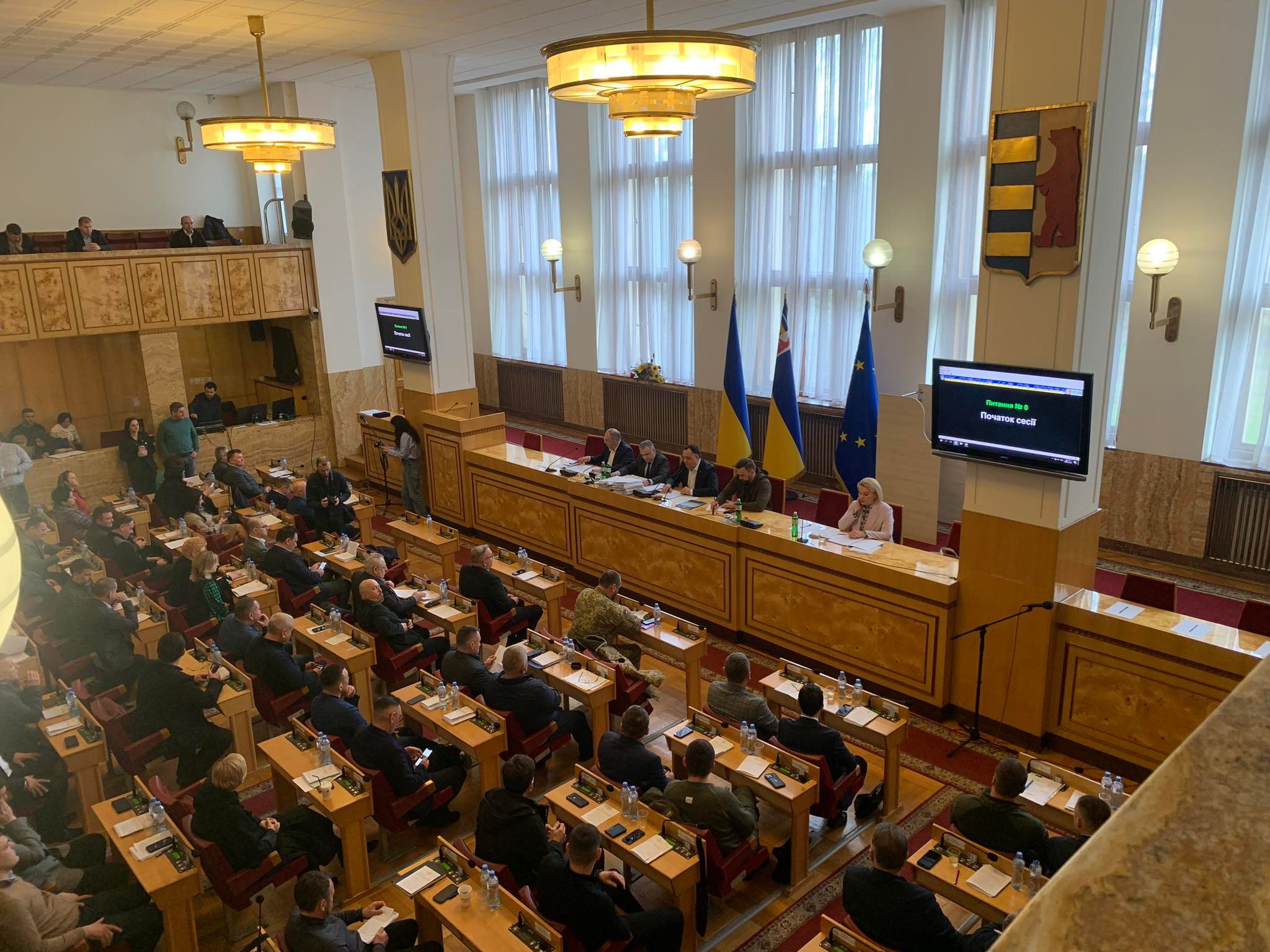 57 питань до розгляду: в Закарпатській облраді стартувало пленарне сесійне засідання (ФОТО)