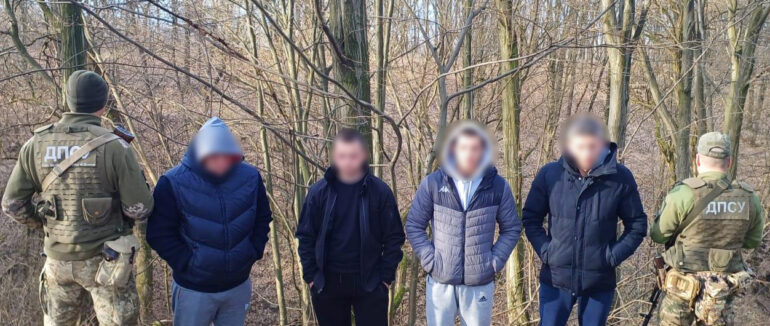 Частину виявили у гідрокостюмах: вісім українців намагалсь незаконно перетнути держрубіж