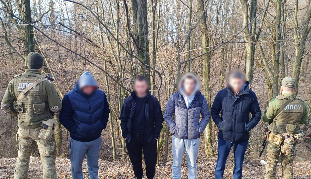 Частину виявили у гідрокостюмах: вісім українців намагалсь незаконно перетнути держрубіж