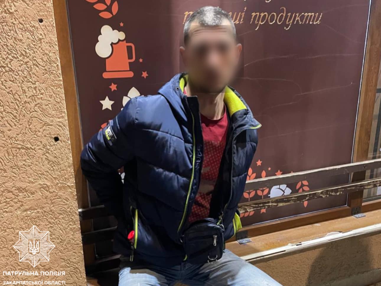 Стріляв по дверях та вікнам: в Ужгороді затримали чоловіка зі зброєю