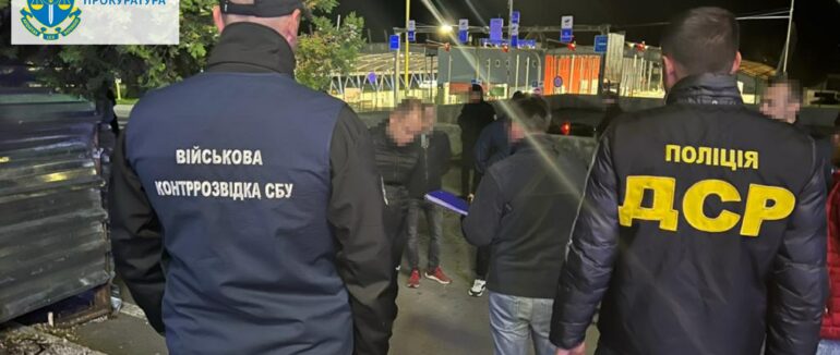 Під виглядом “гуманітарки” переправляли ухилянтів: на Закарпатті судитимуть адвокатку зі спільником