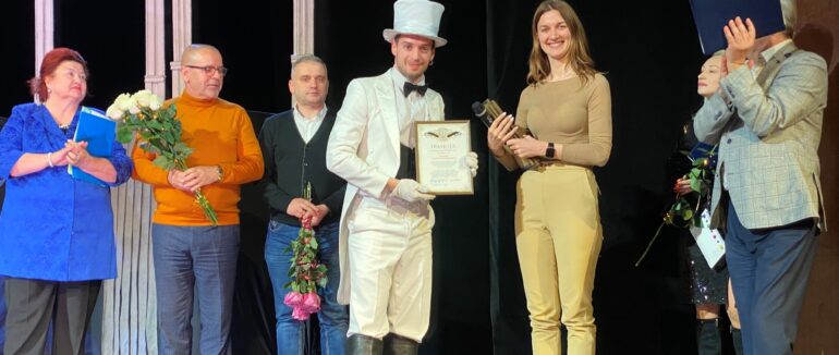 Міжнародний день театру: в Ужгороді відзначили артистів та працівників облмуздрамтеатру