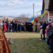 Прощання на Рахівщині: в Ясіня поховали полеглого за Україну захисника Юрія Дердюка (ФОТО)