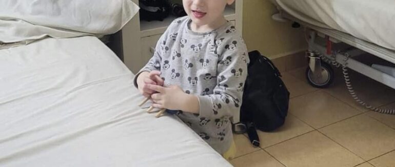 В Ужгороді лікарі видалили хірургічним шляхом батарейку, яку проковтнув 3-річний хлопчик