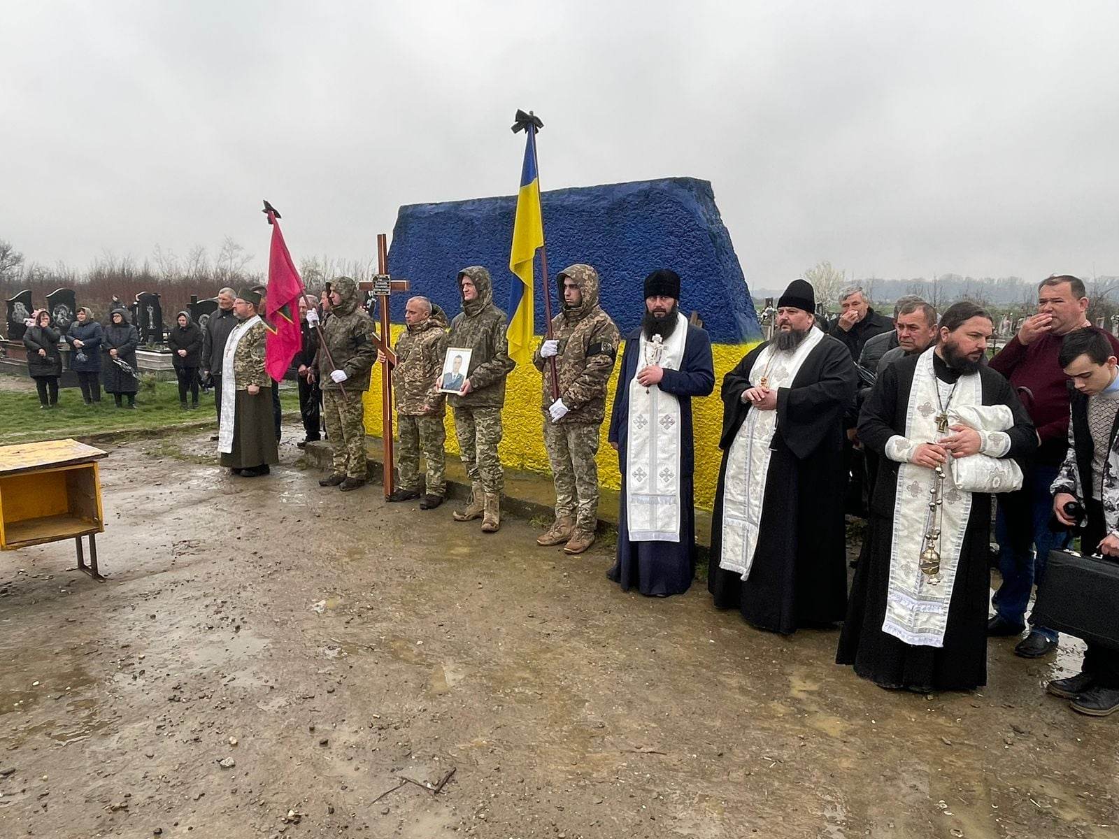 На Берегівщині попрощалося із полеглим 22-річним сержантом Владиславом Кішом