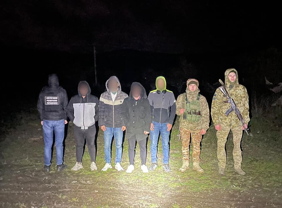 На Закарпатті прикордонники затримали іноземців та шістьох військовозобов`язаних чоловіків