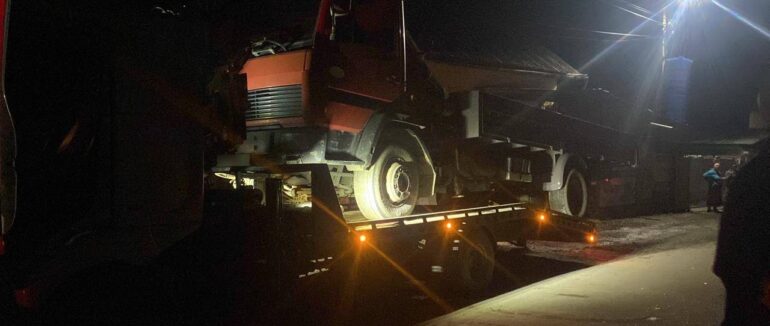 У Тячівському районі водій вантажівки напав на поліцейського з газовим балончиком й залучив своїх родичів