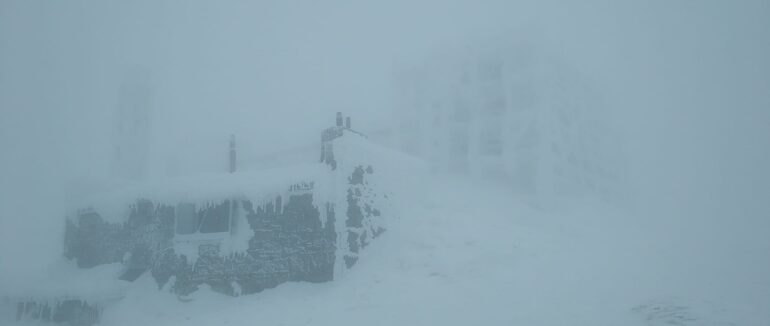 Мінус 10 в горах: на високогір’ї Карпат вирує справжня зима (ФОТО)