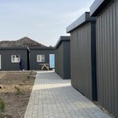 До Великодня – у тимчасові будиночки: у Сваляві майже готове житло для ВПО