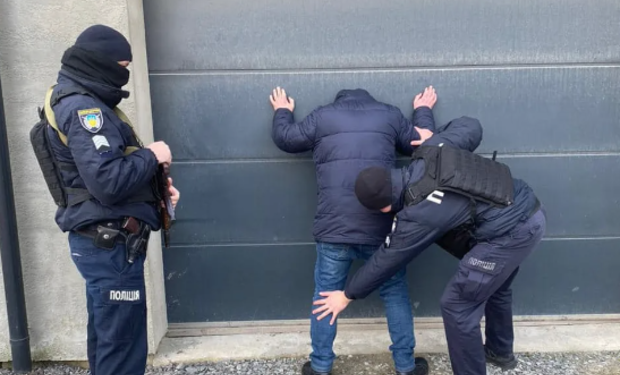 В Ужгороді на автовокзалі злодій вкрав гроші у водія автобусу та телефон у диспетчера