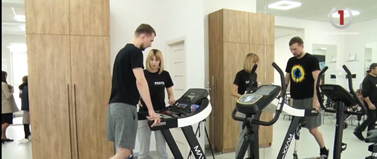 Безкоштовне протезування: у Сваляві українським бійцям допомагають фахівці з Америки (ВІДЕО)