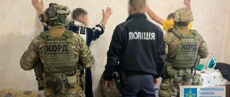 Трьох чоловіків судитимуть за збут наркотиків та психотропів на Закарпатті