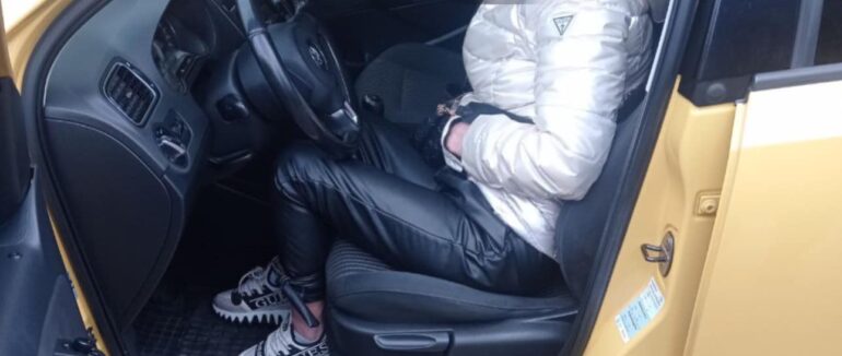 У Мукачеві п’яна водійка знесла дорожній знак