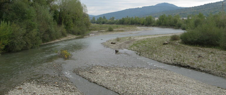 На Рахівщині шукали тіло жінки, яка стрибнула в річку
