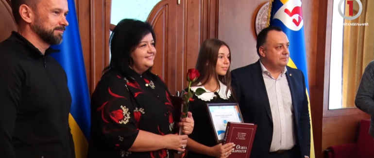 Дарина Чубирко з черговою перемогою: учениця Мукачівського ліцею №6 стала найкращою на олімпіаді з укр. мови та літератури