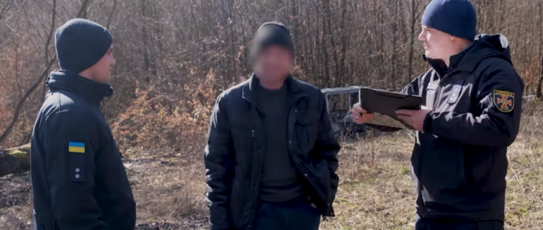 У Перечині «на гарячому» зловили місцевого мешканця, який палив сухостій попри заборону