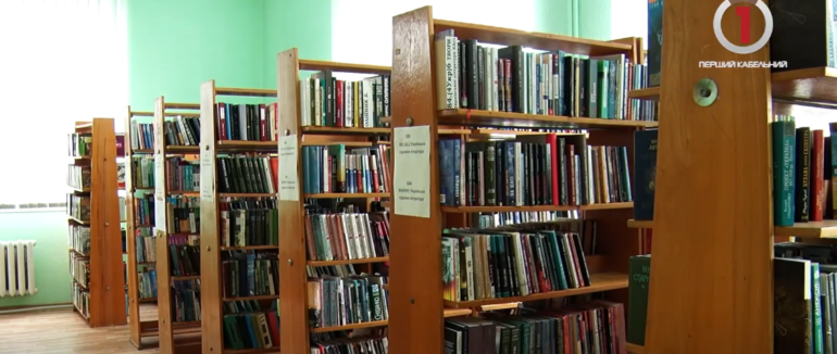 Книга – міцна зброя: мукачівці почали активно читати українське (ВІДЕО)