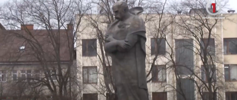 Шевченківська шана: в Ужгороді відзначили 209 років із дня народження Кобзаря (ВІДЕО)