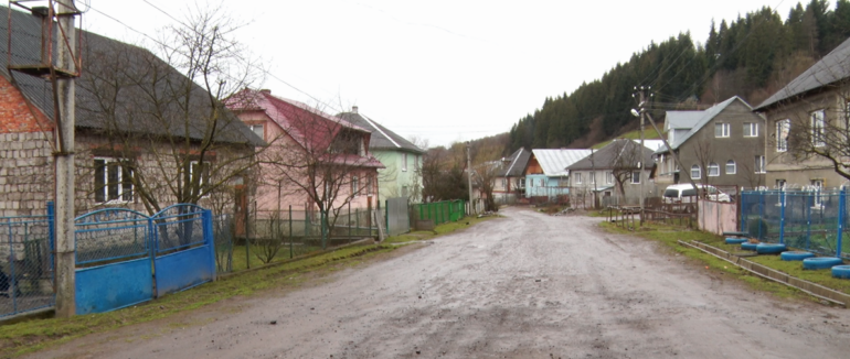 Не дотримуються домашнього арешту: нові подробиці у скандальній справі про насильство над дівчинкою на Закарпатті