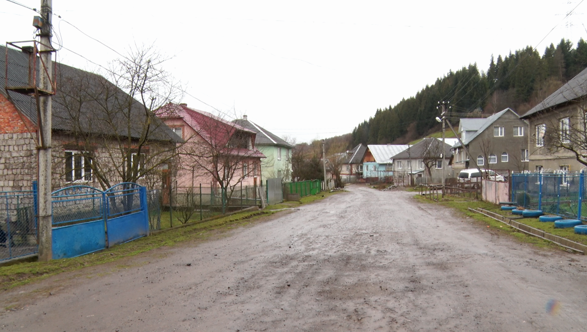 Не дотримуються домашнього арешту: нові подробиці у скандальній справі про насильство над дівчинкою на Закарпатті