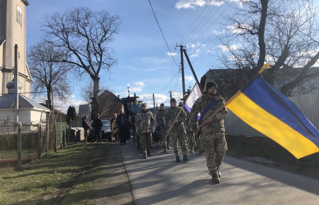 У Перечинському районі провели в останню путь Героя України Богдана Янчик